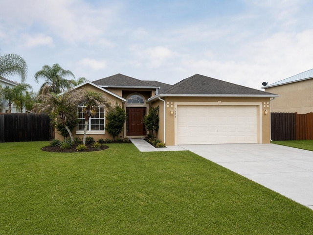 3426 Nw 38th Avenue - Photo 1