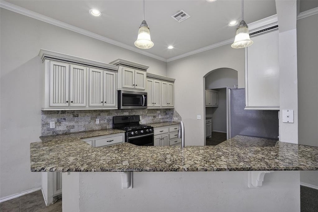 9104 Scarlet Boulevard - Photo 1