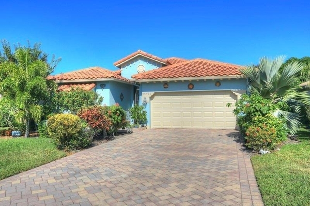 5561 57th Way - Photo 1
