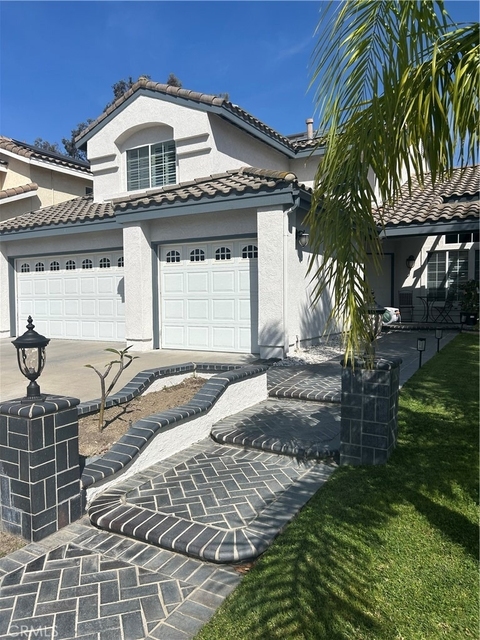 1046 S Mountcrest Court - Photo 1