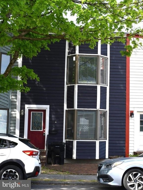 8 W Monmouth Street - Photo 1
