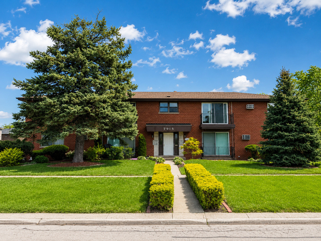 7915 S 84th Avenue - Photo 1