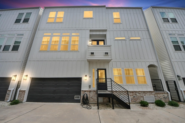 1223 W 16th Street - Photo 1