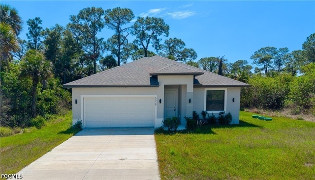 5028 W Tradewinds Circle - Photo 1