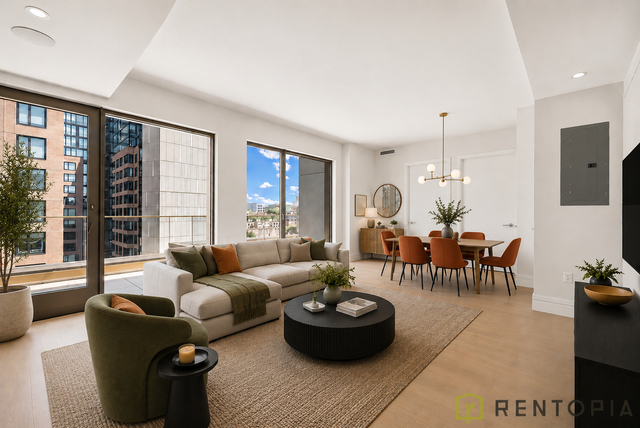 960 Franklin Avenue - Photo 1