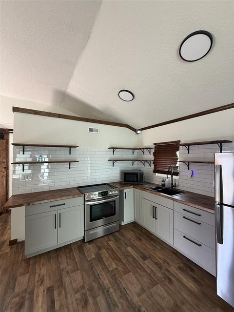 18312 Holister Rd - Photo 1