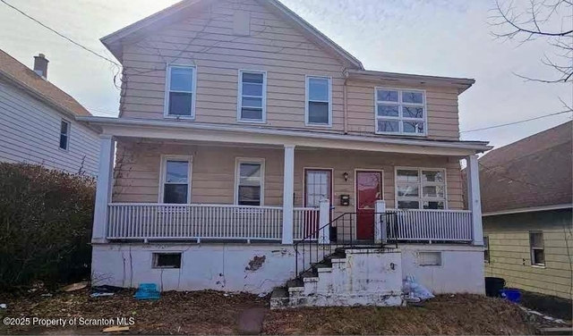 942 E Elm Street - Photo 1