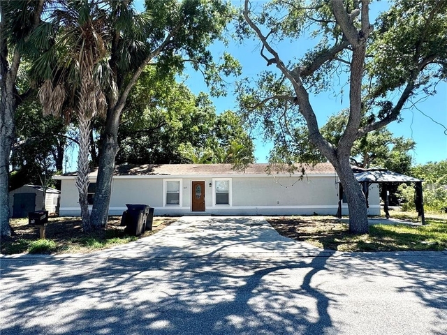 307 27th Street E - Photo 1