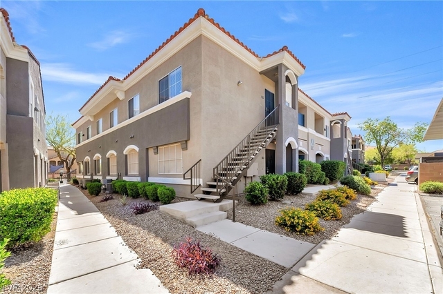 10245 S Maryland Parkway - Photo 1