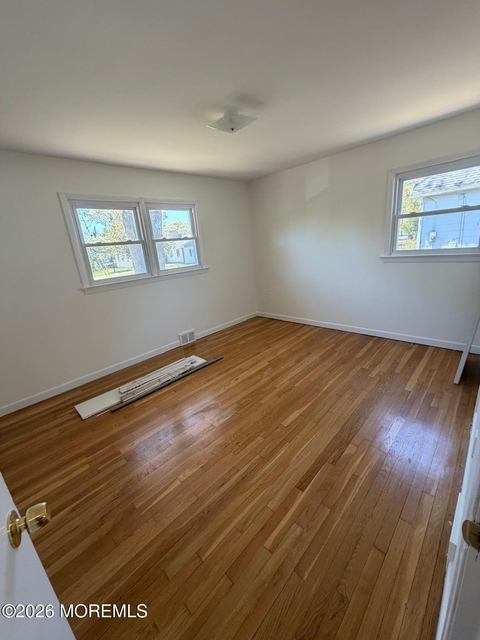 24 Berger Avenue - Photo 1