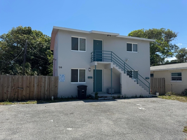 716 22nd Street - Photo 1