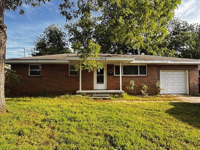 1712 W Boyd Street - Photo 1