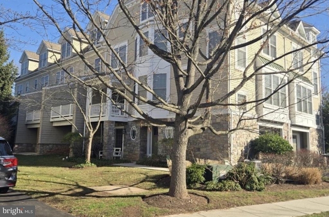 202 Cobblestone Drive - Photo 1