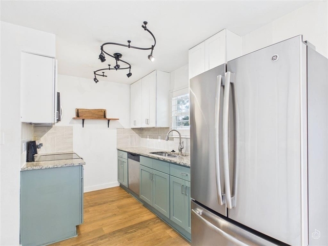 6211 Manor Rd - Photo 1