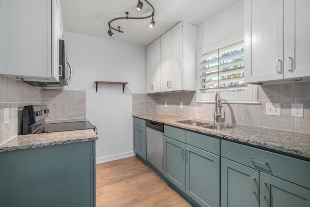 6211 Manor Rd - Photo 1