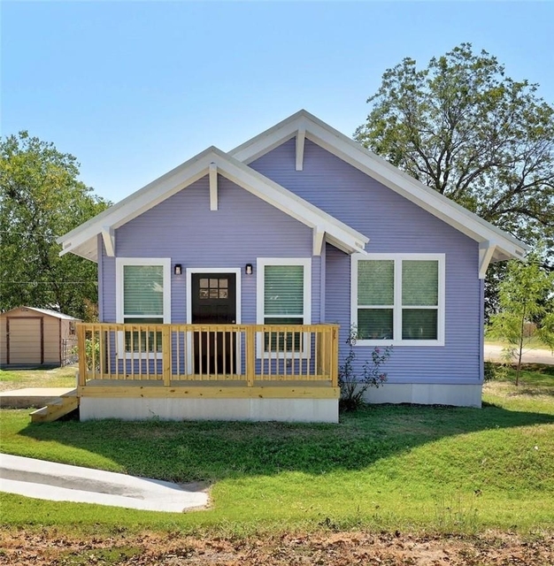 719 W 3rd St - Photo 1