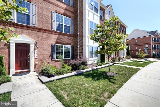 8016 Blue Stream Drive - Photo 1