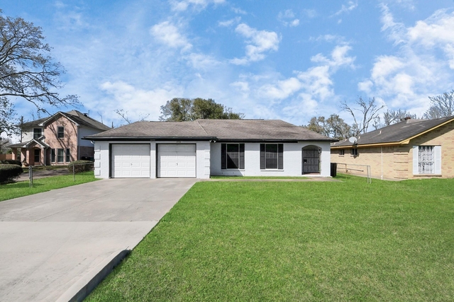 8105 Lanham Lane - Photo 1