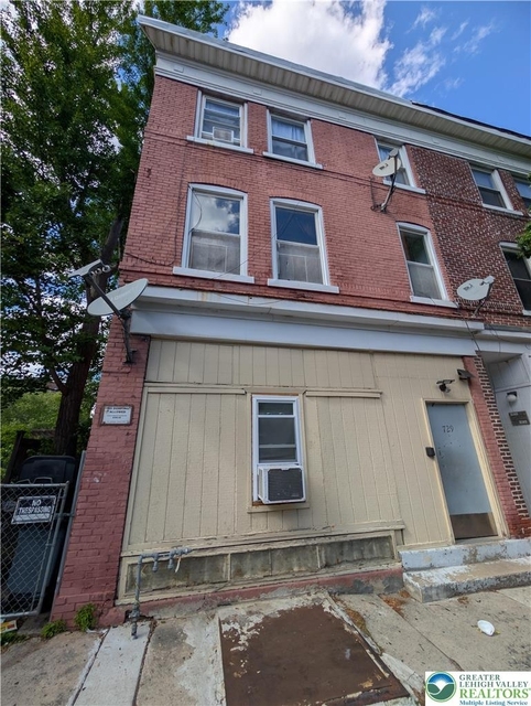 729 E 4th Street - Photo 1