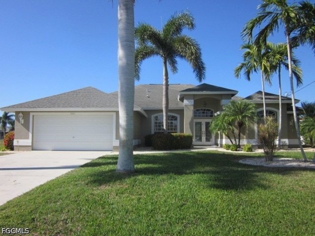 5008 Sw 9th Place - Photo 1