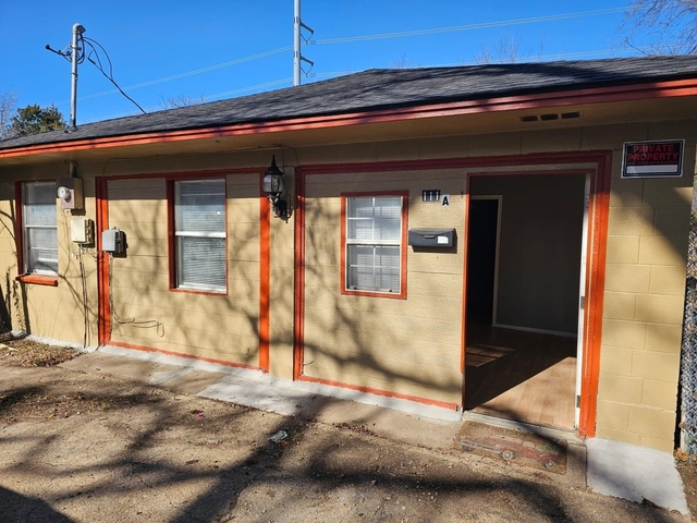 111 W Avenue D - Photo 1