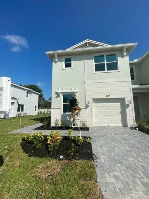 229 Se Woodbark Street - Photo 1