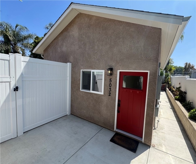 5032 Serrania Avenue - Photo 1