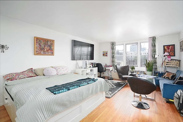 150 Hawthorne Street - Photo 1