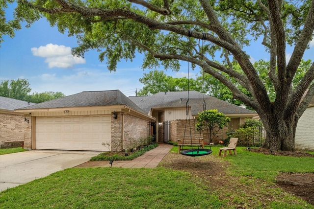 910 Coachlight Drive - Photo 1