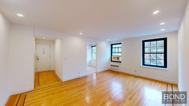 30 Charlton Street - Photo 1