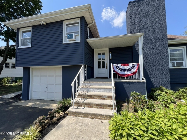 370 Macarthur Avenue - Photo 1