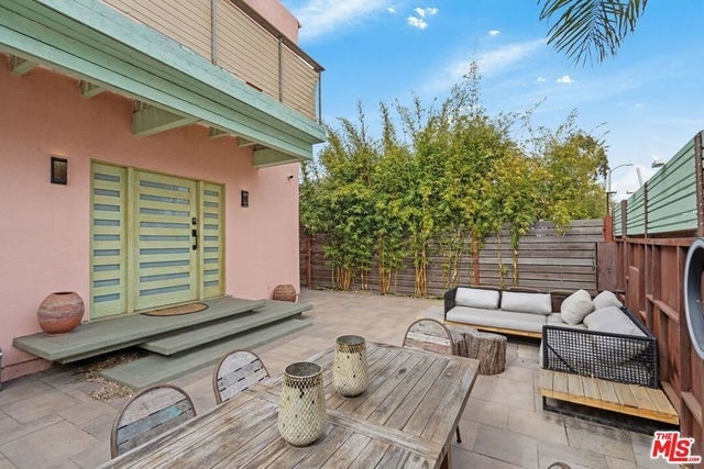 621 Rose Avenue - Photo 1