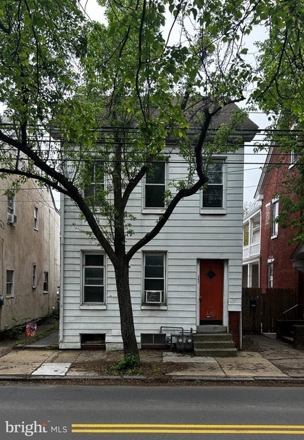 262 Beech St - Photo 1