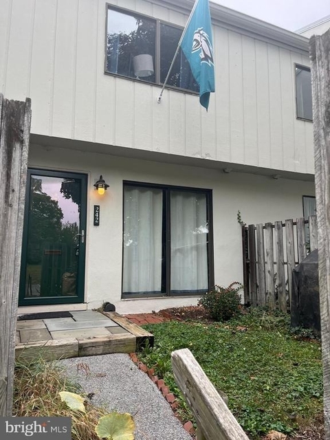 242 Summit House - Photo 1