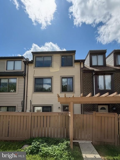 10044 Forest View Place - Photo 1
