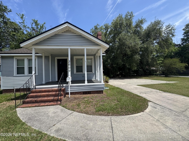3609 Dellwood Avenue - Photo 1
