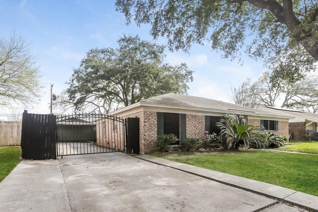 12115 Hillcroft Street - Photo 1
