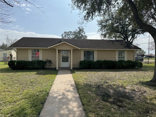 5702 Pine Avenue - Photo 1