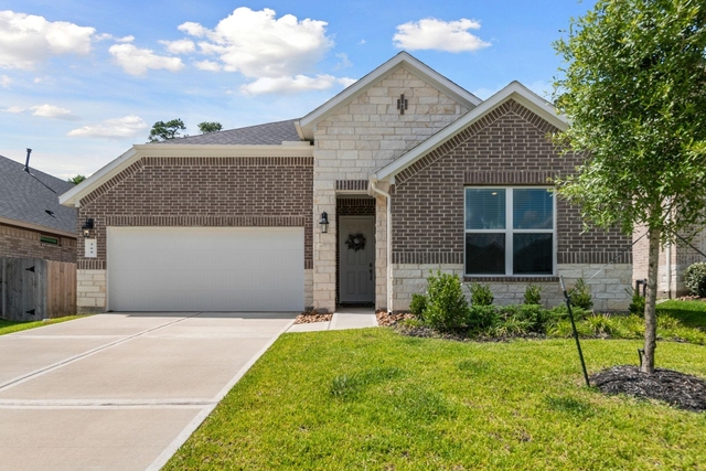560 Newcomb Hollow Drive - Photo 1
