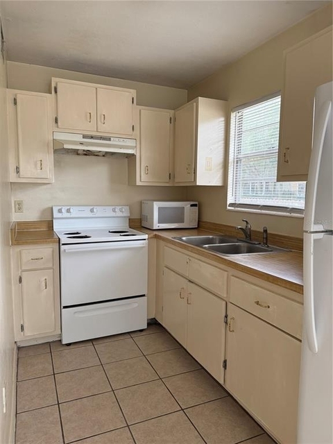 537 Nw 30th Avenue - Photo 1