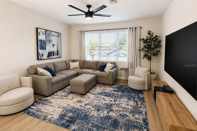 330 Lang Court N - Photo 1