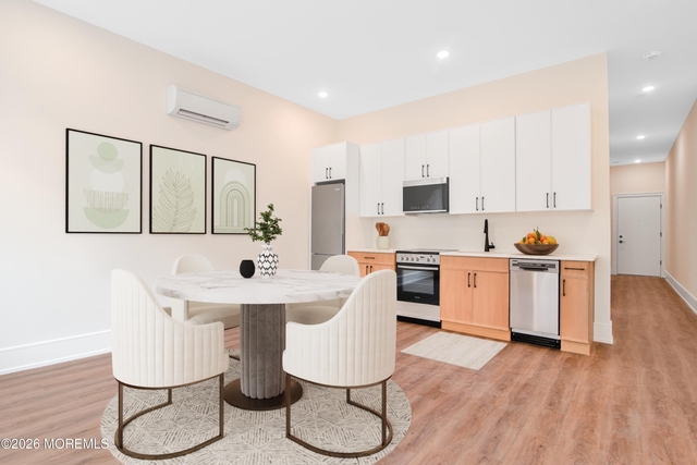 527 Bangs Avenue - Photo 1