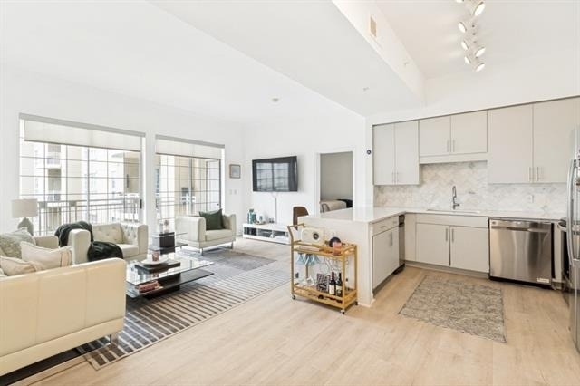 3225 Turtle Creek Boulevard - Photo 1