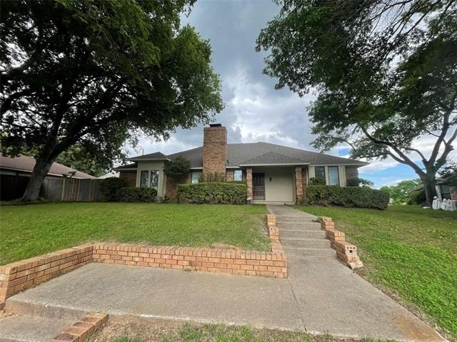 407 Hillcroft Circle - Photo 1