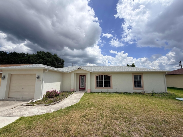 1342 Sw Wampler Avenue - Photo 1