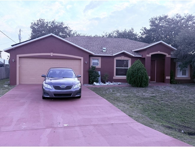 1886 Se Gifford Street - Photo 1