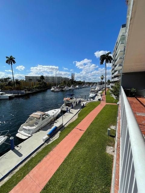 1800 Nw 24th Avenue - Photo 1