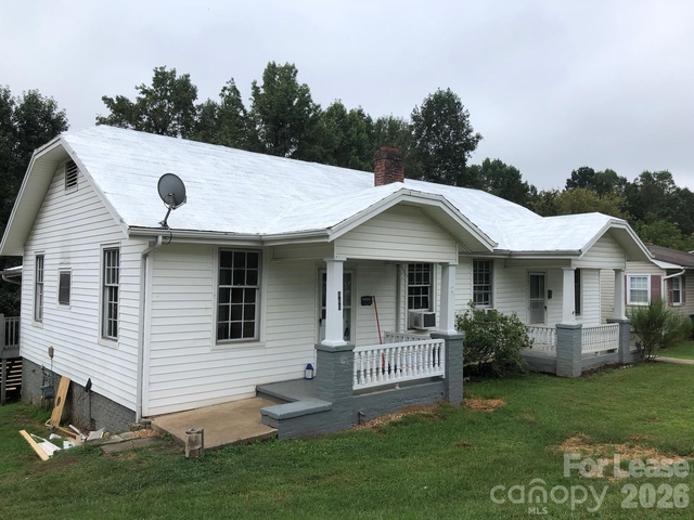 660 E Sharpe Street - Photo 1