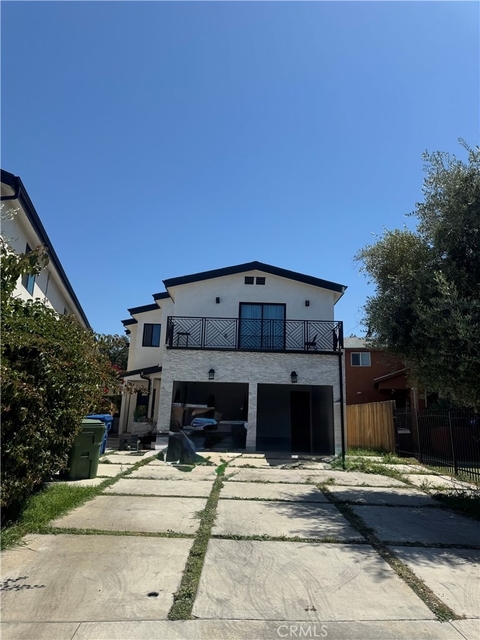 1122 E 94th Street - Photo 1