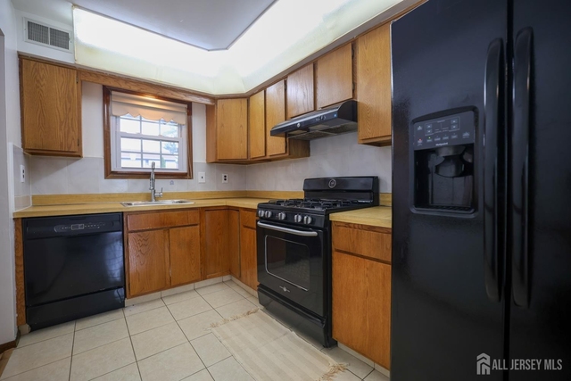 3-1 Jefferson Drive - Photo 1